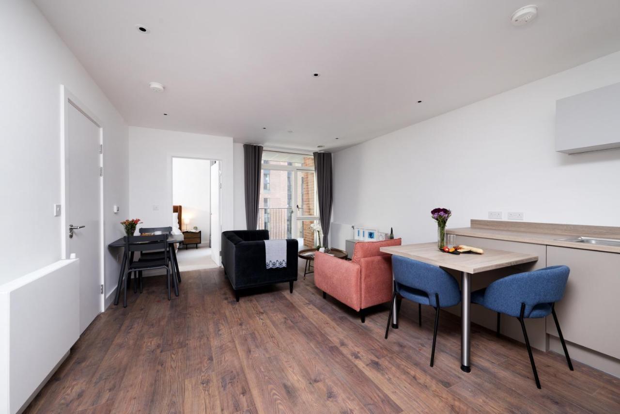 Modern Studios And Apartments At Barking Wharf In Londra Dış mekan fotoğraf