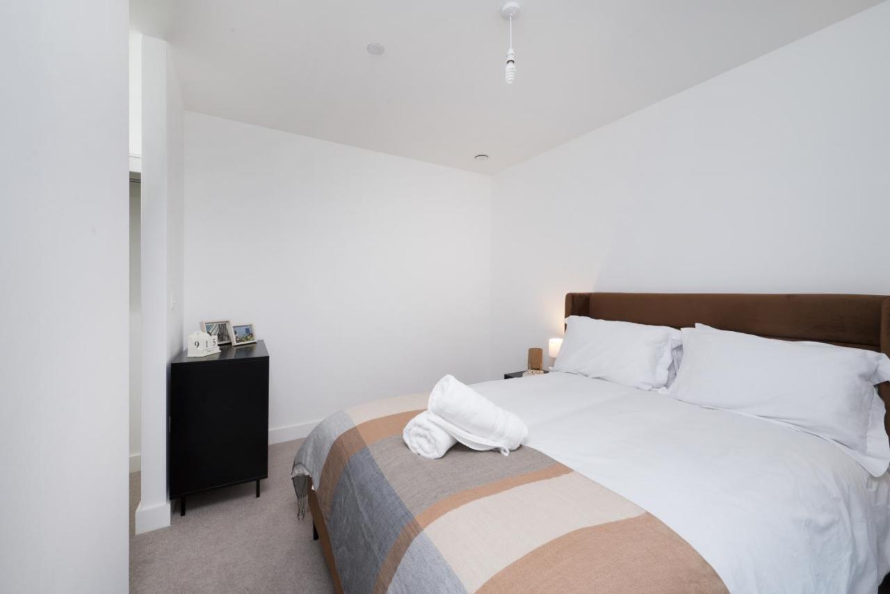 Modern Studios And Apartments At Barking Wharf In Londra Dış mekan fotoğraf