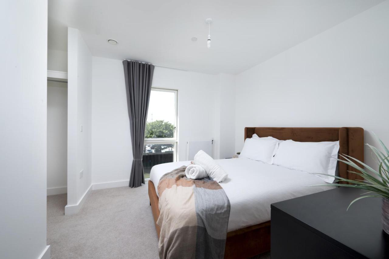 Modern Studios And Apartments At Barking Wharf In Londra Dış mekan fotoğraf