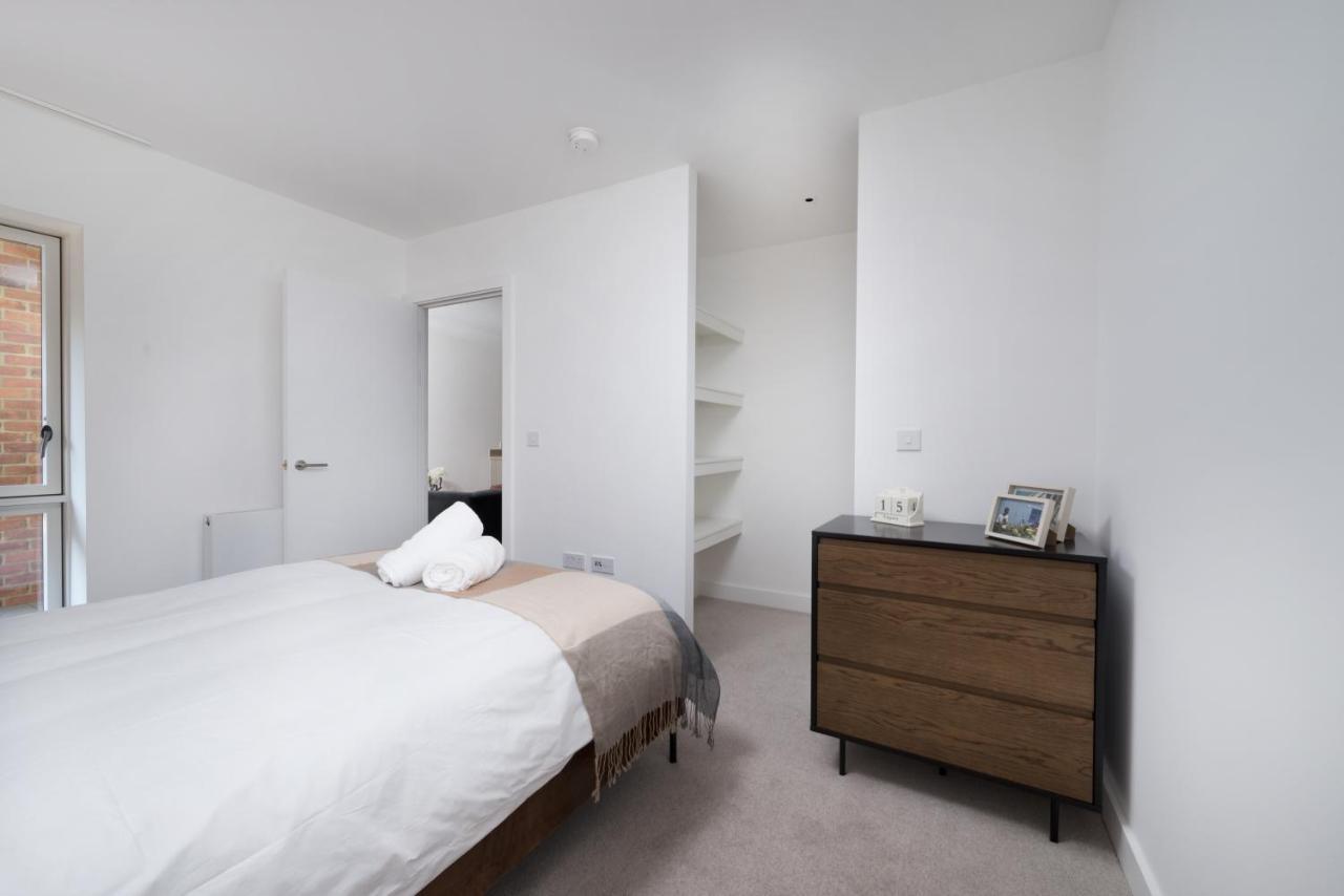 Modern Studios And Apartments At Barking Wharf In Londra Dış mekan fotoğraf