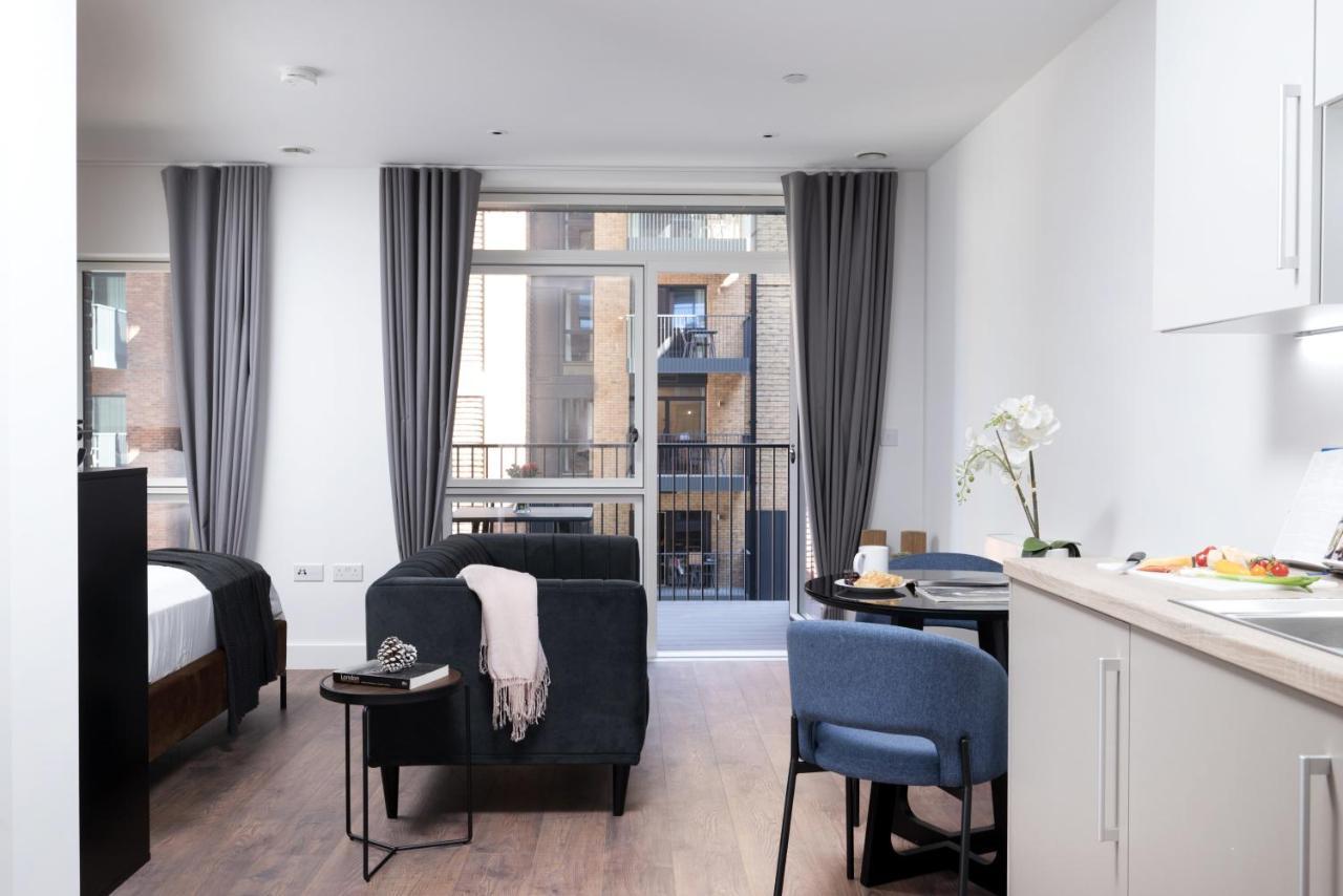 Modern Studios And Apartments At Barking Wharf In Londra Dış mekan fotoğraf
