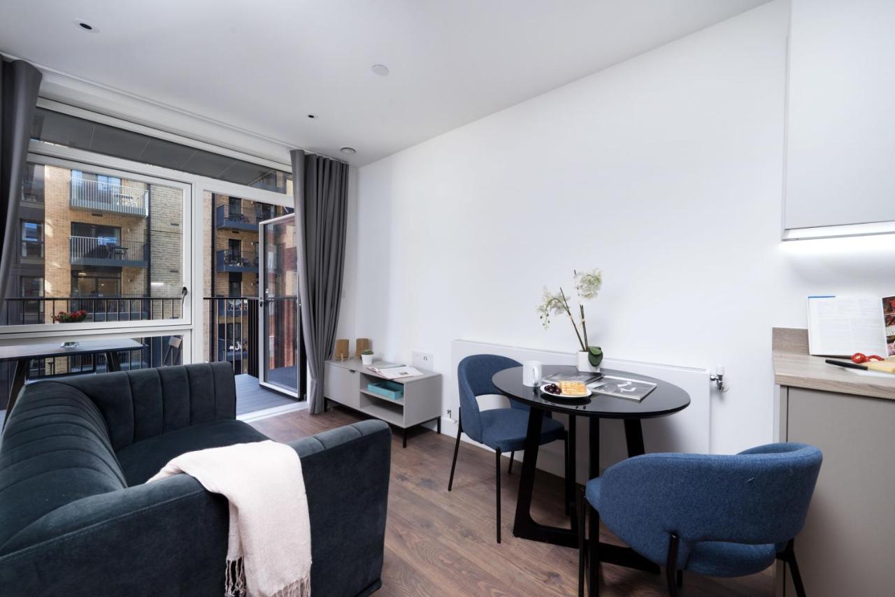 Modern Studios And Apartments At Barking Wharf In Londra Dış mekan fotoğraf